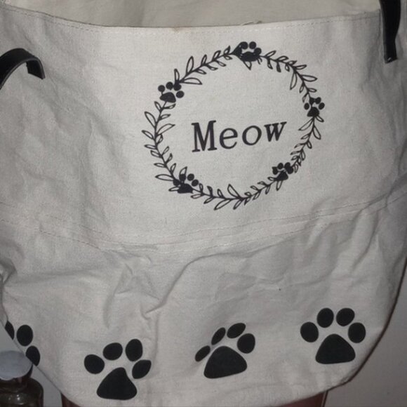 Adjustable Crossbody Bag and Two Gifts - Picture 6 of 14